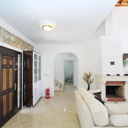 Tekce Yesiluezuemlue Villa No 17 *