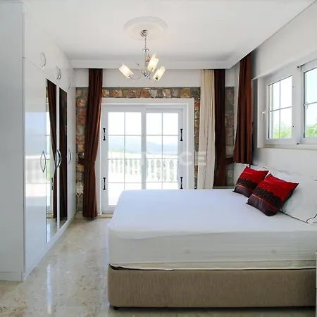 Tekce Yesiluezuemlue No 17 Villa Uzumlu