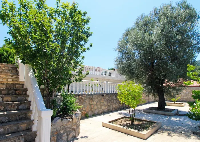 Tekce Yesiluezuemlue Villa No 17 *